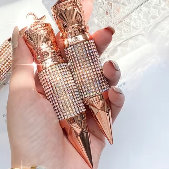 Last one. No box.  Fancy Queen 4D Mascara by QIC - Picture 6 of 6